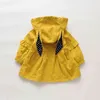 Spring Autumn Windbreaker Jacket för flickor 1-5 år Vacker söt med öron 3 färg barn hoodie småbarn barn kläder j220718