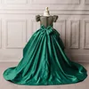 2022 Emerald Green Mini Quinceanera Klänningar Pagant Little Girls High Low Ruffle Gold Beaded Party Dress With Short Sleeve Communion Formal Evening Gowns Kids Barn