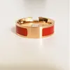 Nowa wysokiej jakości projektant Design Titanium Pierścień Klasyczna biżuteria Mężczyźni i kobiety pierścienie pary Pierścienie Modern Style Band2437162