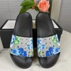 2022 남성 여성 슬리퍼 슬리퍼 여름 고무 샌들 해변 슬라이드 패션 스카프 3 차원 글꼴 실내 신발 크기 35-47 상자