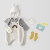 Koreansk stil vår baby flickor pojkar romper grå kaffe jumpsuit randiga långa ärmar t-shirt pullover barnkläder e2105 220509