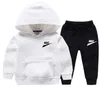 New Spring Autunno 2 pezzi Bambino Sport Casual Set manica lunga Girocollo Felpe Abiti Boy Kid Marchio LOGO Stampa Tuta morbida allentata Abbigliamento outdoor