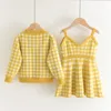 2 pezzi Set di abbigliamento per bambini Gonne Plaid lavorato a maglia Gonna interna con bretelle Giacca maglione Ragazza Abbigliamento per bambini Completo 50de T2