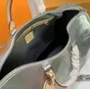 Designer bagage à main sac de voyage argent en relief sac à main Boston Style européen et américain hommes unisexe femmes polochon sacs de sport