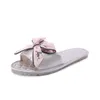 Femmes Intérieur Soie Pantoufles Butterflyknot Bowtie Lumière Confortable Appartements Bout Ouvert Maison Diapositives Maison Causal Mode Mignon Chaussures Dames 220707