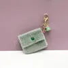 Creatieve mini -verandering portemonnees Design hanger Keychain Mooie pluche munt Purse Key Holder Women Auto Ring Ring Accessoires Bag Charms