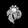 Piny broszki biżuteria Kreatywna duża symboliczna perłowa rhinestone Flower Złota kolor dla kobiet Pins Lapel Drop dostawa 2021 35S8A