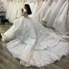 Ballgown Wspaniałe suknie ślubne Brial Suknia v szyja długie rękawy warstwowe marszczenia koronkowe aplikacje zamiatanie pociągu wykonane na zamówienie vestidos de novia estidos