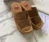 A1 2022 Sandalias planas de moda, zapatillas deslizantes de verano con cabeza cuadrada, zapatillas tejidas de paja con esponja y pastel, zapatillas Muller con tacón y cinturón cruzado para mujer