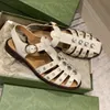 2022 Zomer nieuwe retro -strass gevlochten teen sandalen dames plat holle lederen woord klinknagel band Romeinse schoenen