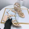 2023 Kadın Deri Saplama Sandalet T-Strap Ayakkabıları Yaz Yüksek Topuklu Perçinler Ayakkabı Bayanlar Seksi Partisi 6.5cm 14 Molor Toz Çantası