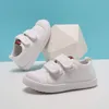 Athletic Outdoor Kids Shoes Girls Boys Top Brand Sneakers Canvas Toddler Breattable Spring Running Sport Baby Soft Casule Sneaker för 1-3Y