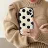 Dot Pattern Designer Frame Hidden Support Holder Kickstand Telefonfodral för iPhone 13 12 11 Pro Max IMD TPU PC Svart och vitt skyddande mode Simple Style Cover Case