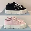 Double Wheel Nylon Gabardine Sneaker Chunky Lichtgewicht Zool Schoenen Voor Dames Wit Blauw Woestijn Beige Plateau Canvas Sneakers Geïnspireerd door Motorcrossbanden Definieert