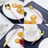 Mode roestvrij staal gouden bestek letters sets zwart luxe servies keuken spiegel polijsten vork lepels messen set 4pcs