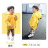 Niedlicher Dinosaurier-Polyester-Baby-Regenmantel für den Außenbereich, wasserdichter Regenmantel für Kinder, undurchlässiger Poncho für Jungen und Mädchen, Gelb