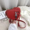 Akşam çantaları moda kırmızı aşk kalp şekli omuz çantası kadınlar için 2022 Yüksek kaliteli PU deri çanta markası kadın zincir çapraz kavrama debriyaj ba
