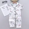 BAMBINI S Piajamas Set Summer Baby Suit Bambini vestiti per bambini ragazzi ragazze LCE Silk Satin Cartoon Printing Tops Pantaloni 2PC Indossare casa 220714