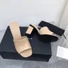 Designer zomercasual schoenen kalfsleer donker beige en zwarte glijandalen vrouwen met hoge hakken muilezels rok hete danspomp sexy trouwjurk schoenen 35-41