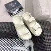 2022 Luxurys Designers Femmes Sandales Fashion Slippers Summer Girls Bage Femmes Sandal Sandal Muis de terre tongs Sexy Broidered Chaussures Taille 35-41 avec boîte