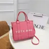 5A Top Fashion Totes حقائب سيدة مصممة بارد عملية كبيرة سعة كبيرة عادية الصليب الكتف حقائب يد المرأة المحفظة CrossBod2822