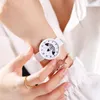Armbanduhren Frauen Elegante Einfache Gänseblümchen Muster Quarzuhr Mode Lässig Gilrs' Leder Uhr Damen Kleid Armbanduhr Relogio Feminin