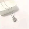 Deux vêtements trèfle à quatre feuilles 4 coeur d'amour S925 Sterling Sier glacé zircon cubique aimant pendentif collier pour fille