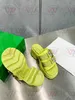 2022 Gevoerde stof met dikke zolen Pantoffels Slieds-sandalen Luxe ontwerp Designer Rubberen glijbanen Hoge kwaliteit Platform Scuffs Home Schoenmaat 35-41