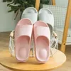 Ryamag Yeni Kadın Masaj Terlik Kadın Kapalı Ayakkabılar Banyo Nefes Alabilir Plajı Ayakkabılarla Düz Kules Eva Büyük Boyut 210301
