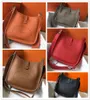 Destino de luxo de alta qualidade Men Bola Couro Mulheres Mão Tote Feminino Messenger Backpack Cartilha bolsa de bolsa Bolsa de viagem 28 cm