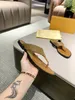 2022 Fashion Black Soft Leather Slippers Women Men Sandals Mules Bees Summers Slide Slippery Flat Chain Slipper Wide T-bar Casual Beach Slip Sandals With Box 35-46