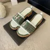 Slippers Женские дизайнерские тапочки сандалии высококачественные дизайнеры сандал пляж Slide Fashion Shoes Platform Wedge Rainbow