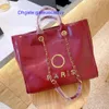 Borse di lusso da donna di marca Borse da spiaggia Designer Ch Lettera in metallo Badge Tote Borsa da sera Piccola mini borsa in pelle Lar251z