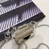 Designer kvinnor metall plånbok kedjor dekorera korskroppspåse axelväskor retro triangel logo tjej mode tryckt hög kvalitet pur1796630