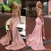 Długie rękawy Wysokiej szyi Koronki Mermaid Prom Dresses 2022 Różowe Czarne Dziewczyny Koronki Aplikacja Split Backless Sweep Pociąg Suknie Wieczorowe