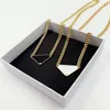 Femmes Designer Collier Bijoux De Mode Hommes Femmes Triangle De Luxe GoldNecklaces Classique Couple Cerceaux P Collier Bijoux 2203303D