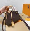 2023 Designer Luxury Satchel Messenger Evening Bags Handväskor Väskor Läderhandtag med axelrem Crossbody-väska Fransk damväska