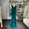 Vert élégant mère de la mariée robes 2022 Satin perles appliques sans manches haute fendue sirène robe de bal robe de soirée formelle