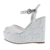 2022 Lady Sheepeskin Leather Sexy Wedge Wedge High Heel Sandals Shoes Lace Buckle Open Tee Peep Toe Europe وأمريكا