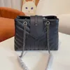 26cm * 21cm lyxdesigners axelväskor Klassisk stil Fashion Hasp Zipper Cross Body Women Walttes Högkvalitativ handväskor Messenger Bag Hqy13526