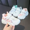 Nuove scarpe per bambini primaverili per ragazze Scarpe sportive Moda Scarpe per bambini traspiranti Fondo morbido Scarpe da ginnastica casual per bambini antiscivolo