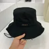 Cappelli a tesa larga Designer di lusso Donna Estate Jacquem Le Bob Artichaut Cappello a secchiello Logo in metallo Etichetta interna del marchioWide279W