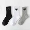 Dise￱ador de calcetines Luxury Prad Classic Letter Triangle Fashion Iron Standard Autumn and Winter Pure High Tube Socks 3 Pares 2022 Weed Elite Branded