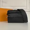 Handväskor Herr Läder Outdoor Messenger Bags Lyx Axelväska Designer Handväska Tote Mans kameraväskor Ljusa färger sport 25cm handväska 17212