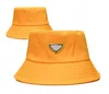 Yeni Naylon Kova Şapkası Unisex Kadın Erkek Şapkalar Üçgen Luxurys Tasarımcıları Caps Erkekler Bonnet Beanie Tasarımcı P Cap Womens Sunhat Beach9917563