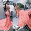 2022 Coral Prom Dresses Halter Sweep Train Gold Applique spets pärlor rygglös kväll formell slitage svansparty klänningar vestidos skräddarsydd plus storlek