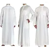 Homens de manga longa branca Men, vestindo Jubba Thobe Abaya Dubai Arábia Saudita Ramadã Ramadã Robes Árabe1