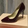 Sandálias femininas de salto alto de grife vermelho sapatos femininos nus preto brilhante couro cravejado com rebites pontiagudos banquete de verão festa de estilo caixa de sapato de casamento