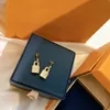 Modna biżuteria projektant Kolczyka dla kobiet mężczyzn Kolczyki wiszące kolczyki Study Miłość Lock Diamond Studs Hoops Marka złota litera v pudełko