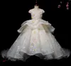 2022 Altın Çiçek Kız Elbise Düğün Için Jewel Boyun Balo Dantel Aplikler Boncuk Yay Çocuk Kızlar Pageant Elbise Sweep Tren Doğum Günü Abiye
